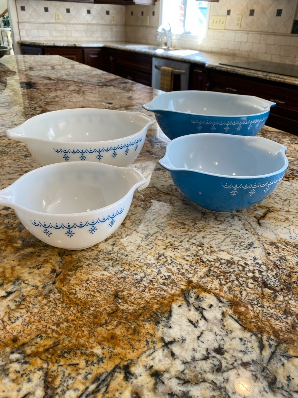 Pyrex Snowflake Cinderella Blue Garland Nesting/ Set Of 4 Mixing Bowls~MCM